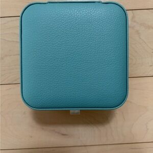 Teal Leather Jewelry Travel Case with zipper. Vlando brand